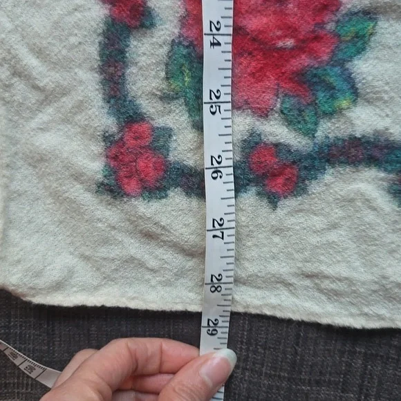 Floral Roses Patterned Cream Scarf - Picture 8 of 9